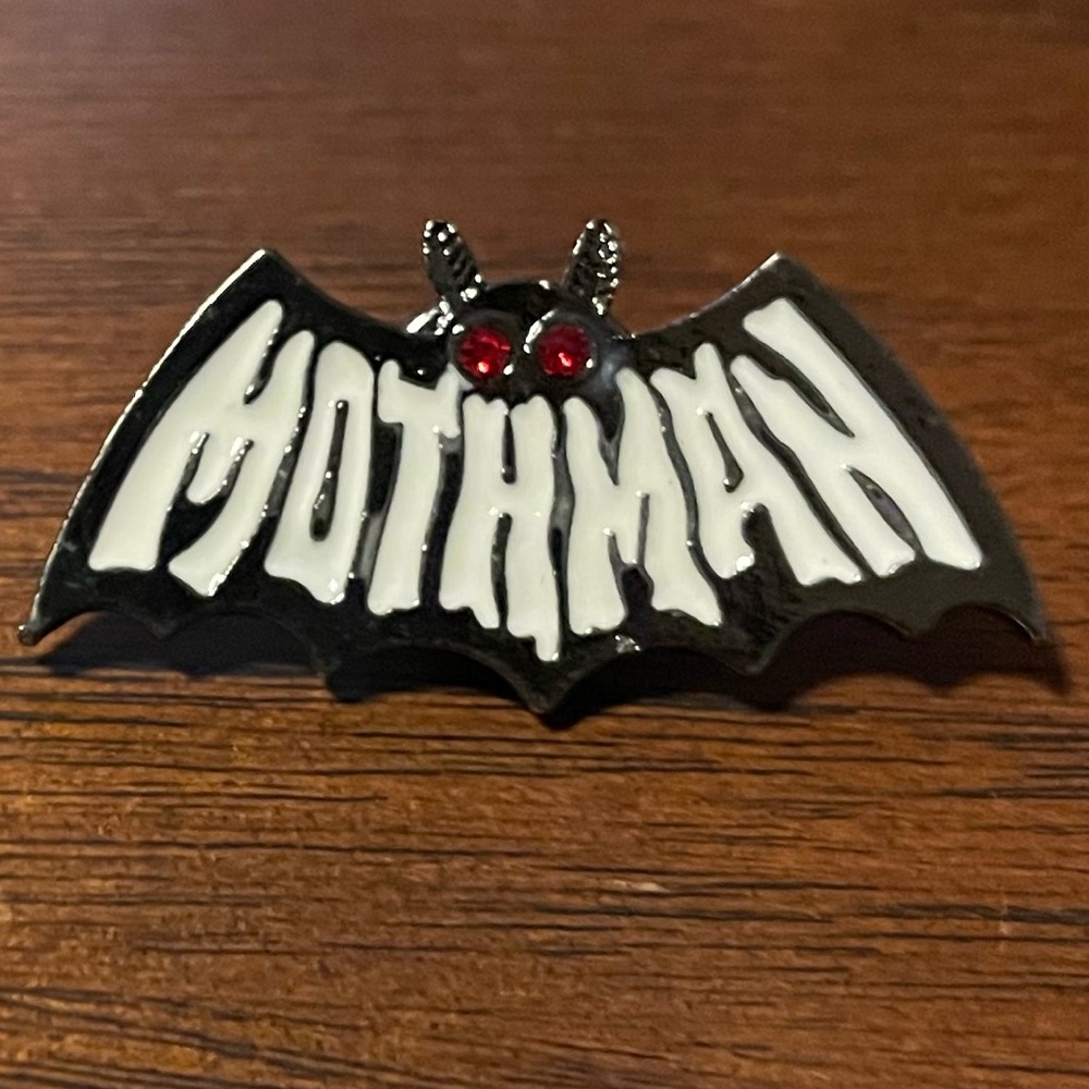 ⚡️MOTHMAN Tabloid Hero Bejewelled Red Eyes Horror Collectable Fashion Pin ⚡️